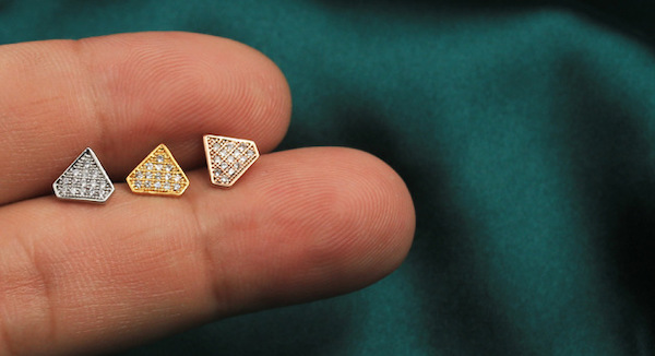 khuyên tai vàng cho nam