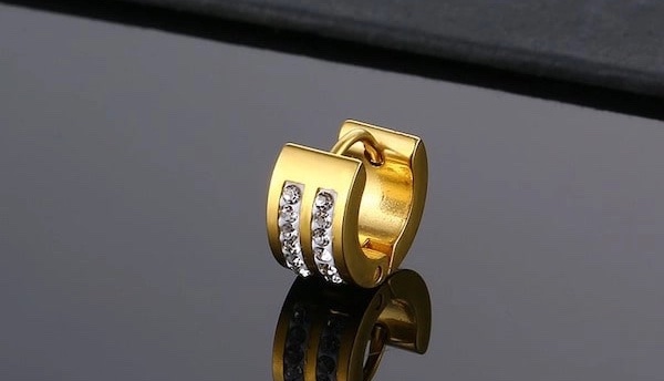 khuyên tai vàng cho nam