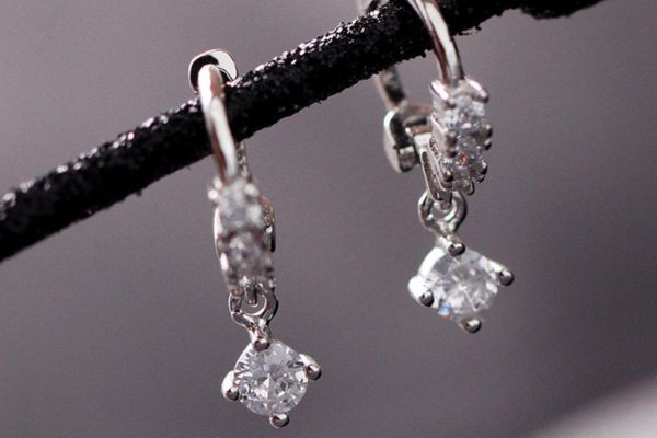 Khuyên tai vòng tròn kèm họa tiết tòn ten - 12mm - Hợp kim