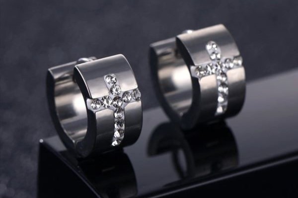 Khuyên tai tròn cho nam đính đá chữ thập