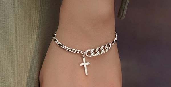 lắc tay nữ làm quà tặng