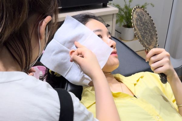 Lỗ bấm tai bị chảy xệ phải làm sao?