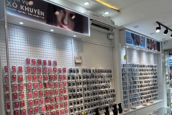 tinybox thế giới xỏ khuyên