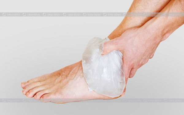 Lỗ xỏ khuyên khi nào chườm lạnh và khi nào chườm nóng?