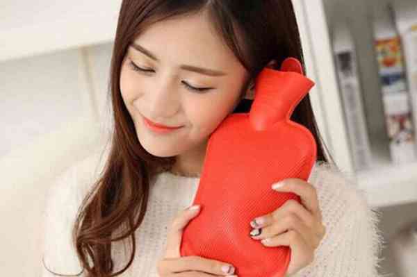 Lỗ xỏ khuyên khi nào chườm lạnh và khi nào chườm nóng?