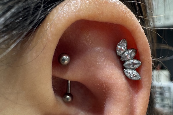 Lỗ xỏ khuyên tai đẹp là như thế nào?