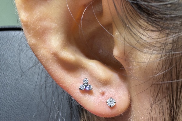 Lỗ xỏ khuyên tai đẹp là như thế nào?