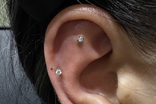 Lỗ xỏ khuyên tai đẹp là như thế nào?
