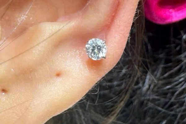 Bộ sưu tập bạn nữ xỏ thịt tai 10/2024 tại TinyBox