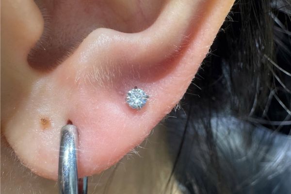 Bộ sưu tập bạn nữ xỏ thịt tai 10/2024 tại TinyBox