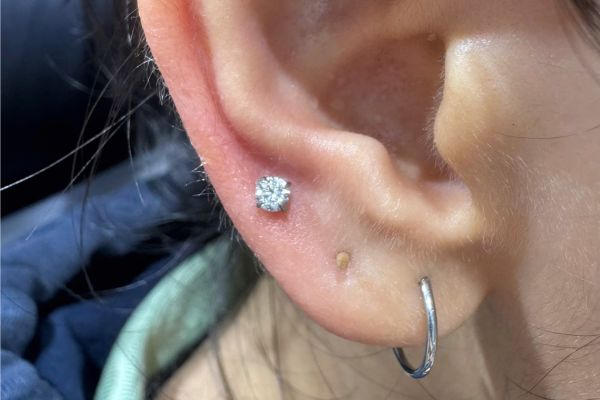 Bộ sưu tập bạn nữ xỏ thịt tai 10/2024 tại TinyBox