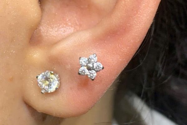 Bộ sưu tập bạn nữ xỏ thịt tai 10/2024 tại TinyBox