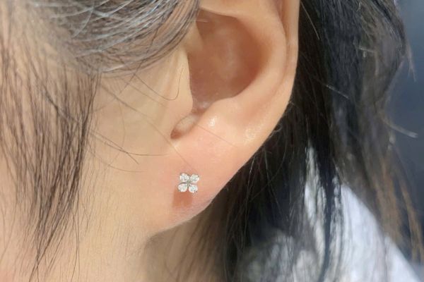 Bộ sưu tập bạn nữ xỏ thịt tai 10/2024 tại TinyBox