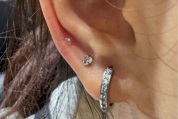 Bộ sưu tập bạn nữ xỏ thịt tai 10/2024 tại TinyBox