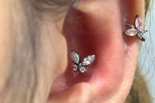 Mới bấm lỗ tai tháo ra được không?