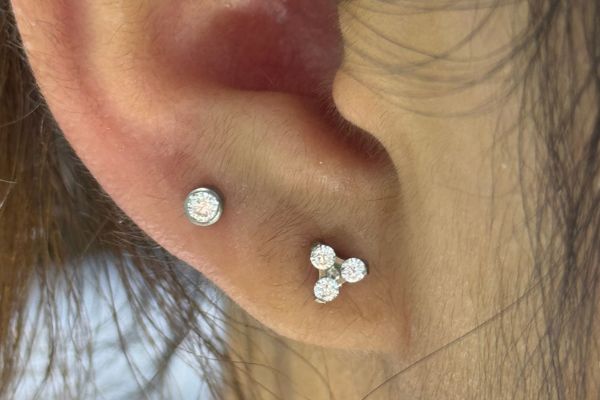 Mới bấm lỗ tai tháo ra được không?