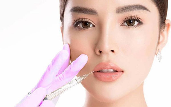 Môi tiêm filler có xỏ khuyên miệng được không?