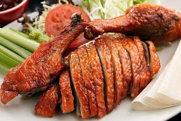 Mới xỏ khuyên ăn thịt vịt có bị sẹo lồi không?