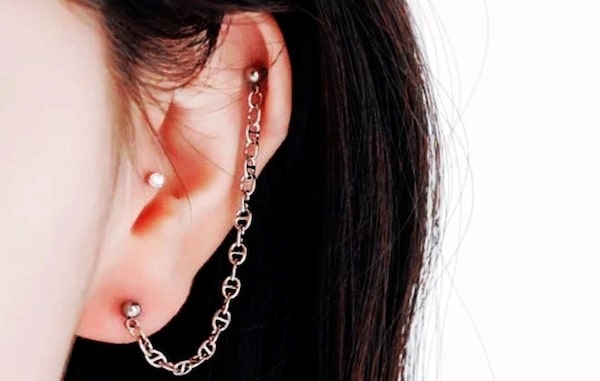 Mới xỏ khuyên có được tháo ra không?