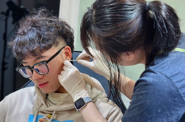 Mức độ đau các vị trí xỏ khuyên tai - Cách giảm đau hiệu quả