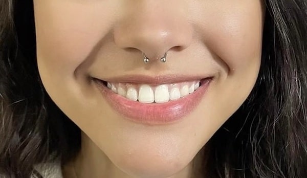 Mũi tẹt có nên xỏ khuyên không?