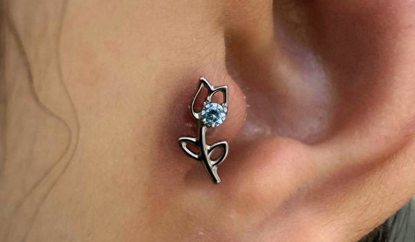 Mùng 1 Tết chọn bông tai màu gì để may mắn cả năm?