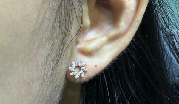 Mùng 1 Tết chọn bông tai màu gì để may mắn cả năm?