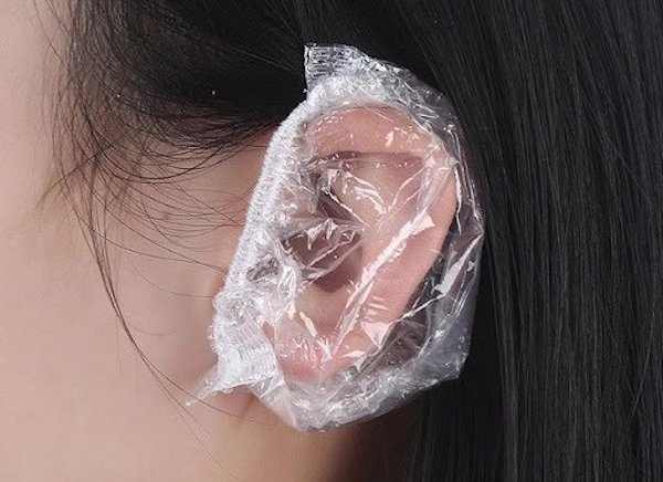 Tại sao xỏ khuyên tai không nên nhuộm tóc?