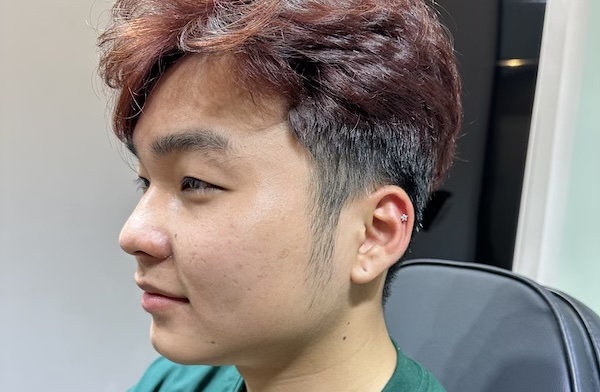 Hình ảnh nam xỏ sụn tai chất