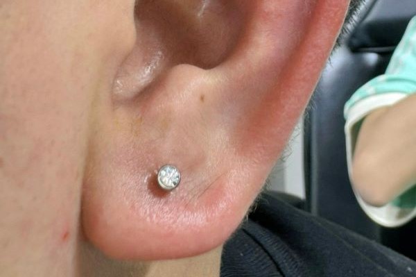 Ảnh nam xỏ thịt tai đẹp năm nay tại shop TinyBox - 12/2023