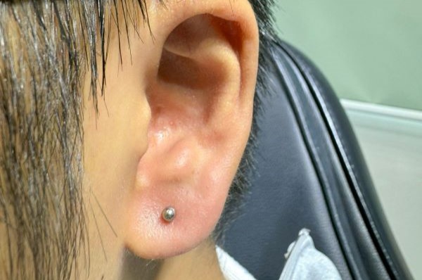 Ảnh nam xỏ thịt tai đẹp năm nay tại shop TinyBox - 12/2023