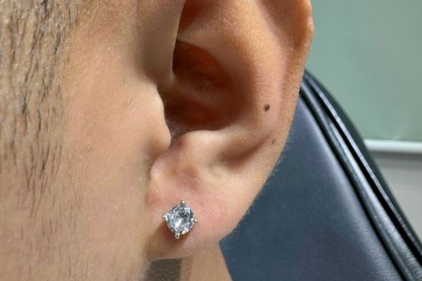 Ảnh nam xỏ thịt tai đẹp năm nay tại shop TinyBox - 12/2023