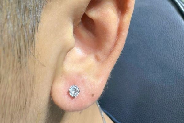 Ảnh nam xỏ thịt tai đẹp năm nay tại shop TinyBox - 12/2023