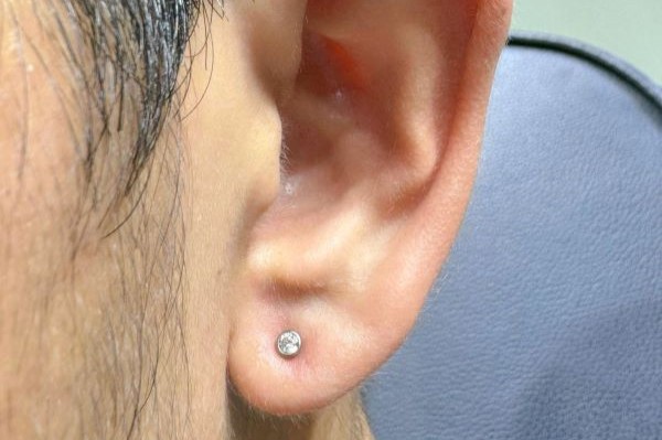 Ảnh nam xỏ thịt tai đẹp năm nay tại shop TinyBox - 12/2023