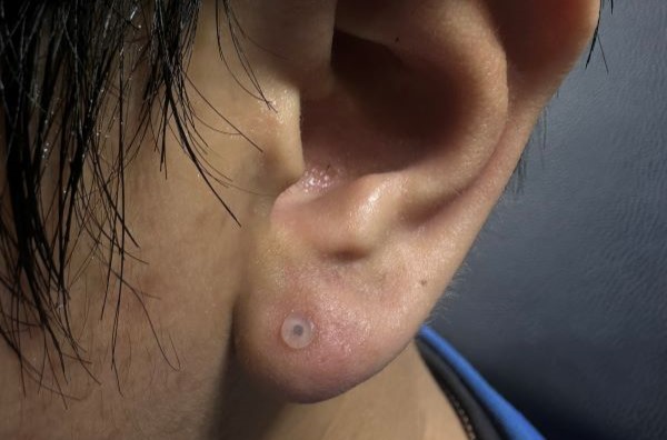 Ảnh nam xỏ thịt tai đẹp năm nay tại shop TinyBox - 12/2023