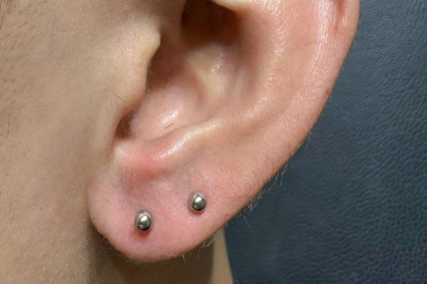 Ảnh nam xỏ thịt tai đẹp năm nay tại shop TinyBox - 12/2023