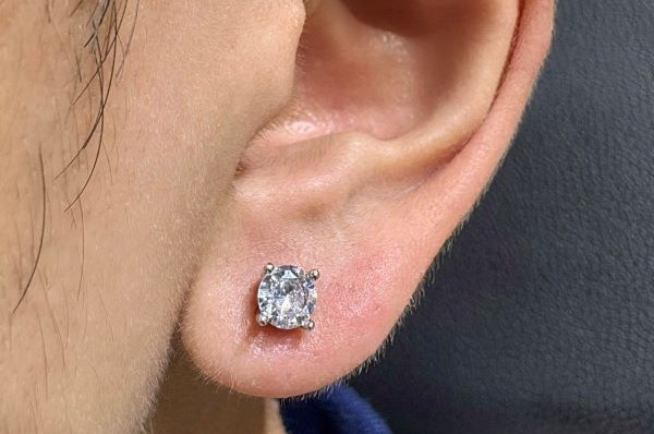 Ảnh nam xỏ thịt tai đẹp năm nay tại shop TinyBox - 12/2023