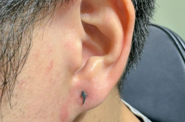 Ảnh nam xỏ thịt tai đẹp năm nay tại shop TinyBox - 12/2023