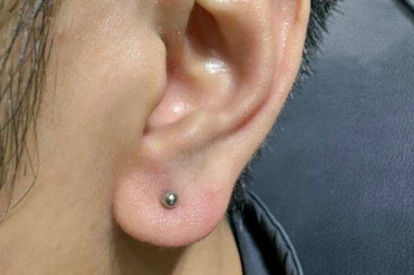 Ảnh nam xỏ thịt tai đẹp năm nay tại shop TinyBox - 12/2023