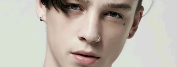 Nâng mũi có xỏ khuyên mũi được không?