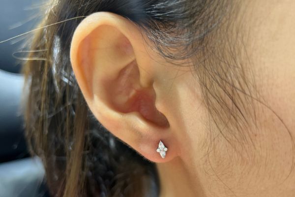 Nên chọn Titanium hay vàng để xỏ khuyên?