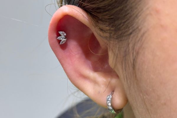 Nên xỏ Helix trước Tết không?