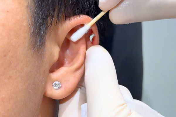 Nên xỏ Helix trước Tết không?