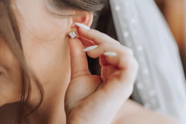 Nếu bạn không muốn lỗ xỏ toang, stop ngay 4 thói quen này