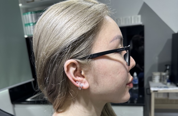 Hình ảnh xỏ khuyên tai nữ tháng 5/2023 tại TinyBox