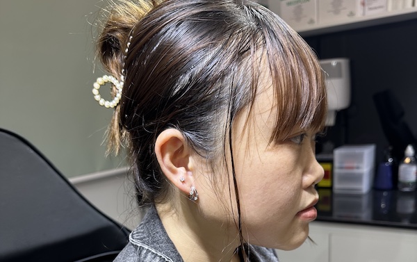 Hình ảnh xỏ khuyên tai nữ tháng 5/2023 tại TinyBox