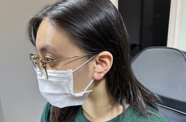 Hình khách nữ xỏ tai xinh xắn 3/2023 - Thế giới xỏ khuyên TinyBox