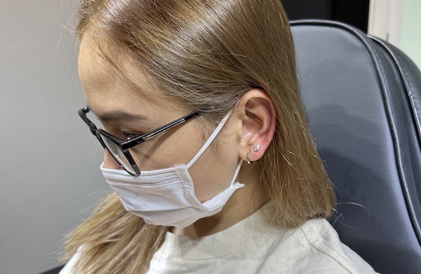 Hình khách nữ xỏ tai xinh xắn 3/2023 - Thế giới xỏ khuyên TinyBox