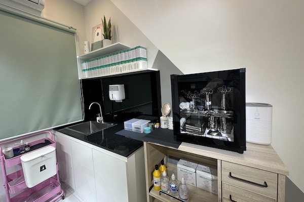 phòng xỏ khuyên tinybox