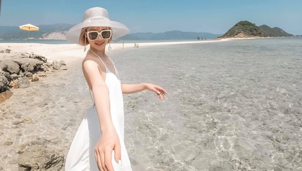 bông tai đi biển